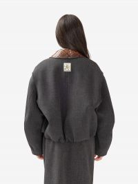 DES PHEMMES Bomber imbottito con collo stampa pitone Grigio